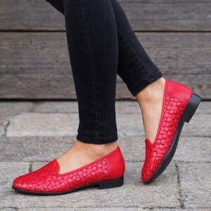 Trotters Liz Red Y2K Revival Woven Leather Comfort Loafer Women's Size 10M
